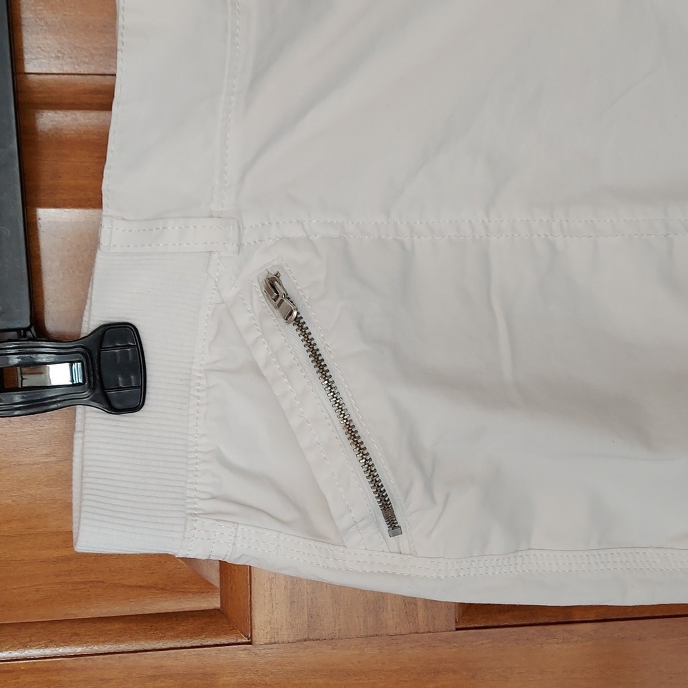- Sonoma Women's White Cargo Stretchy Pants, Elastic Waistband Size 14, Like New - Picture 2 of 9